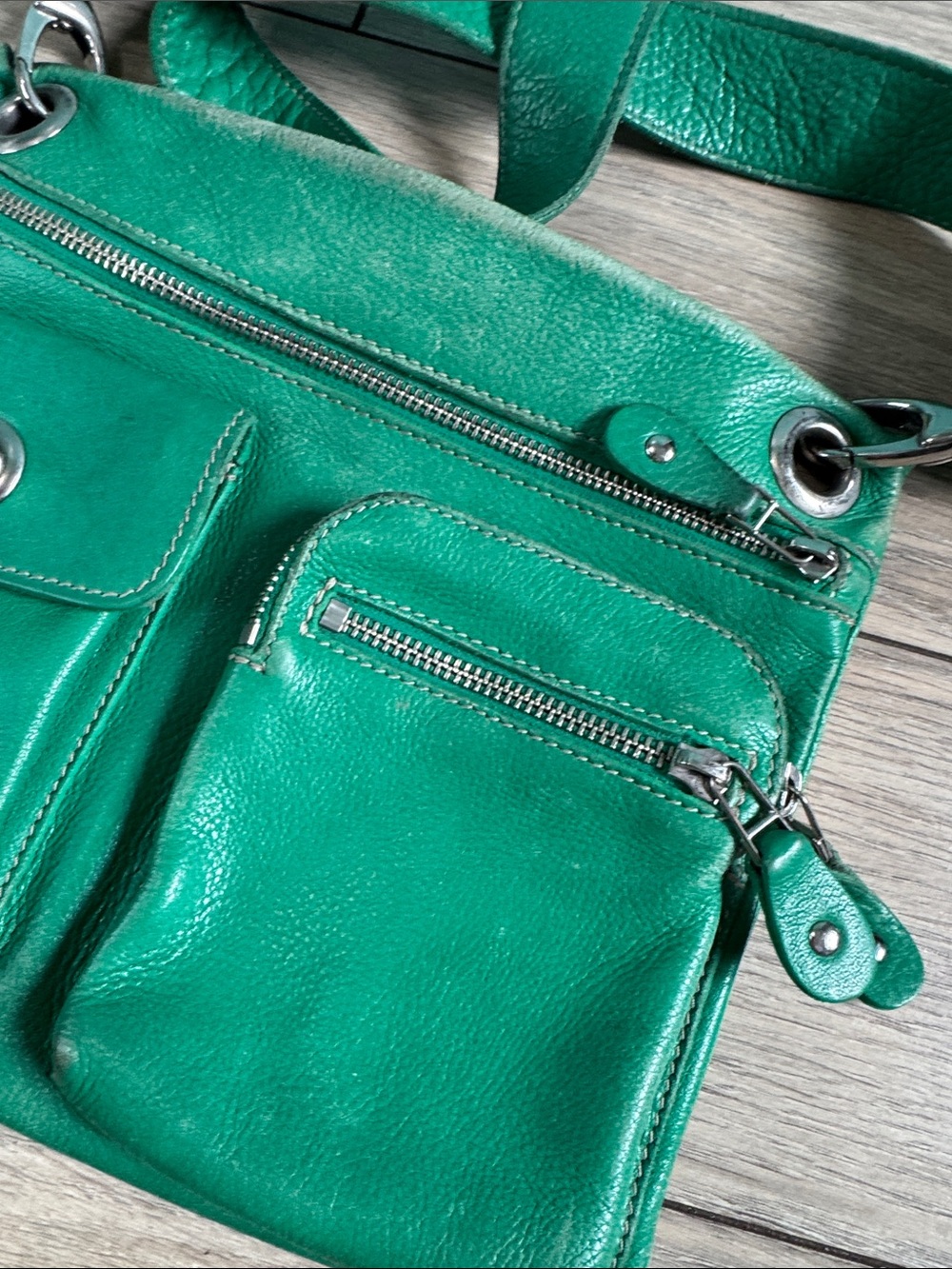 Roots Green Leather Crossbody Bag - Picture 4 of 7